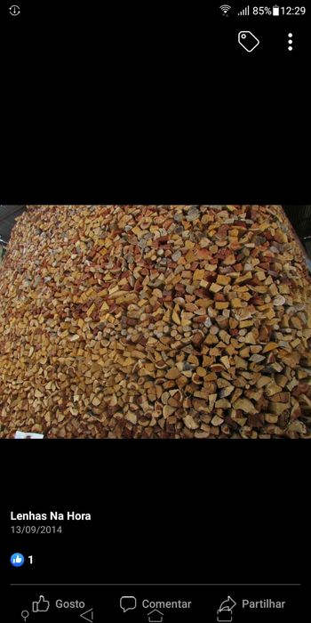 Vende-se lenha e carvão
