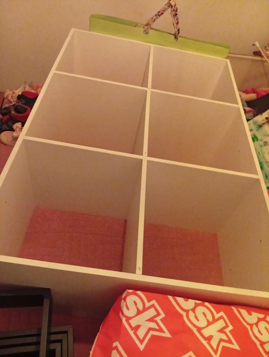 Estante nova com 6 cubos