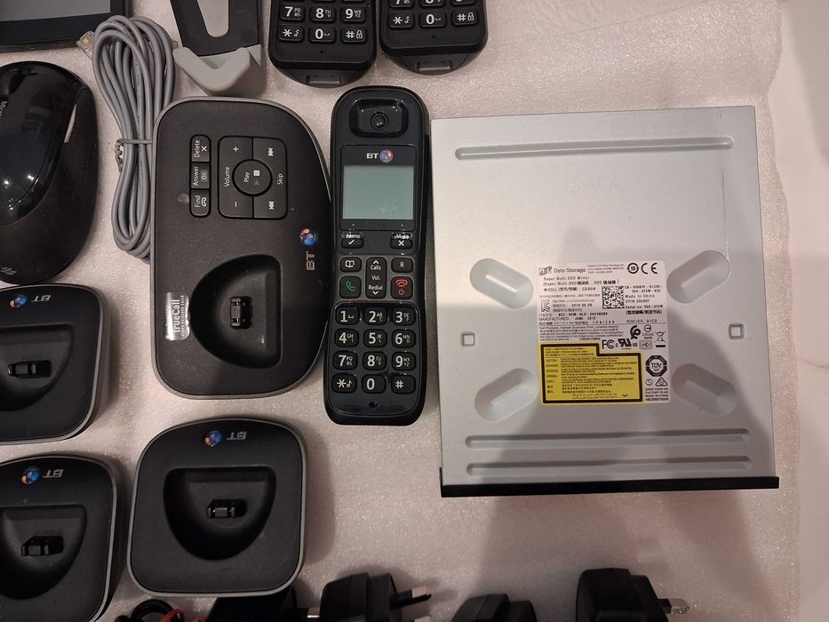 Części komputerowe telefony nawigacja napędy grafika