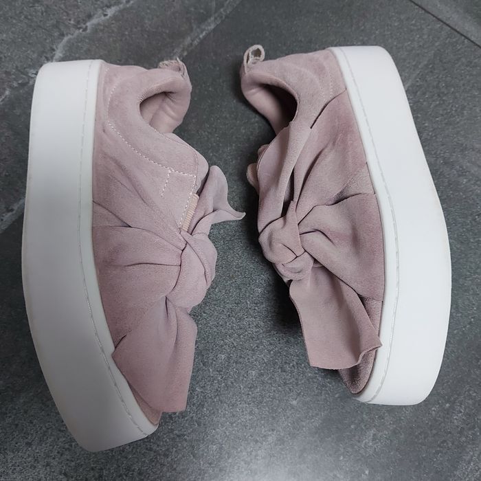 Wsuwane buty sportowe z zamszu H&M 40