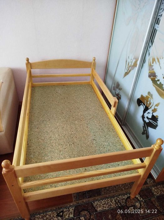Продам дитяче ліжко, ручної роботи 150×90  (Тільки Самовивіз).