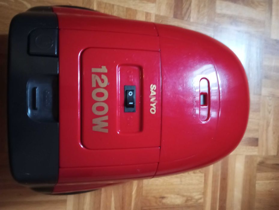 Aspirador sanyo em muito bom estado