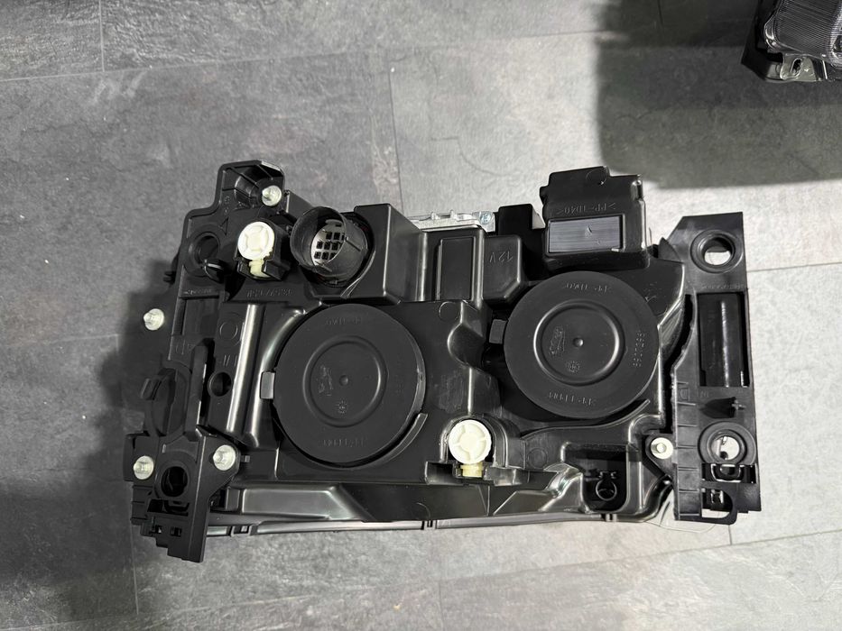 фари Bi-Xenon комплектні на land rover Range Rover Sport L320