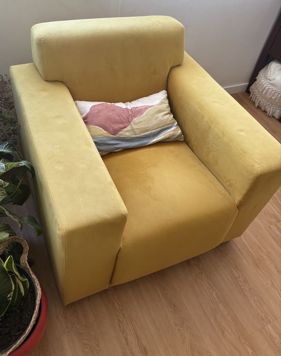 Poltrona veludo amarelo mostarda