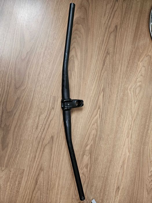 Kierownica z mostkiem Giant Contact 800