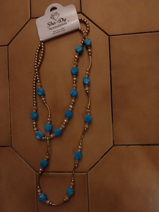 Coloar de pedras azuis