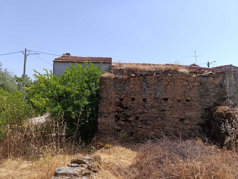 Casa antiga com terreno