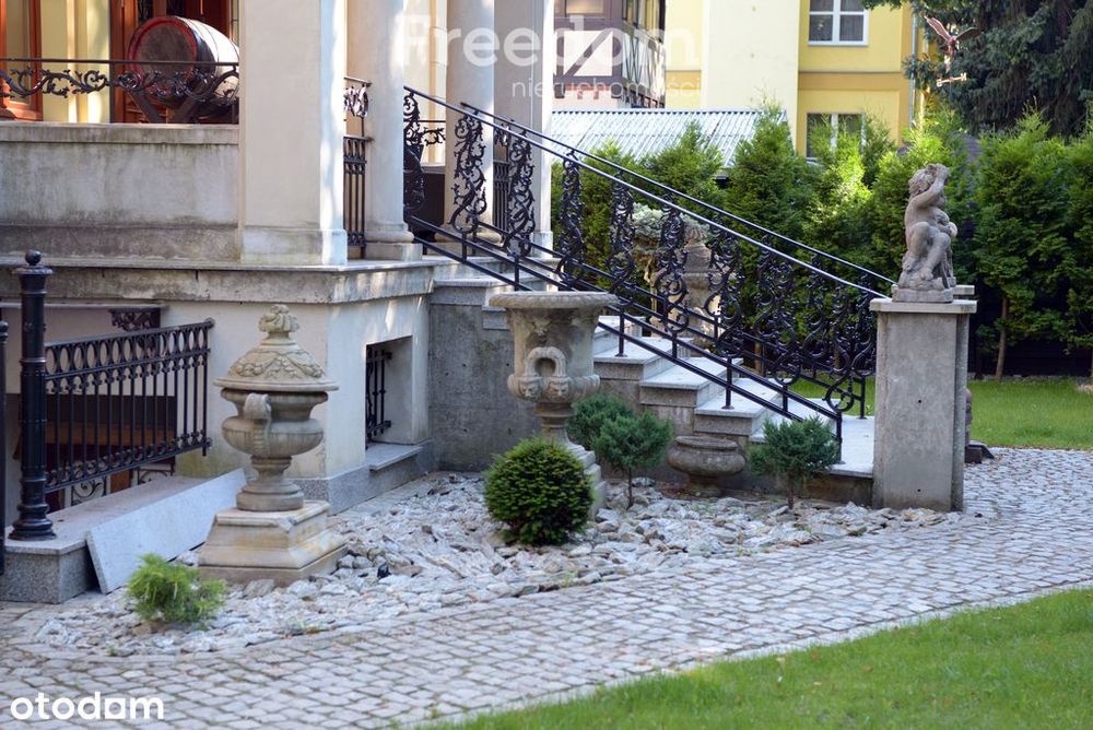 Jedna historia, dwa budynki, tysiąc możliwości