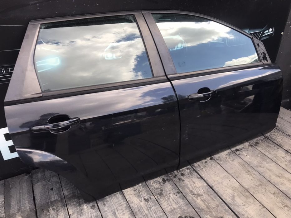 Форд Фокус 2 Дверь Ford Focus 2 Дверка двери Mk 2 Двері передня задняя