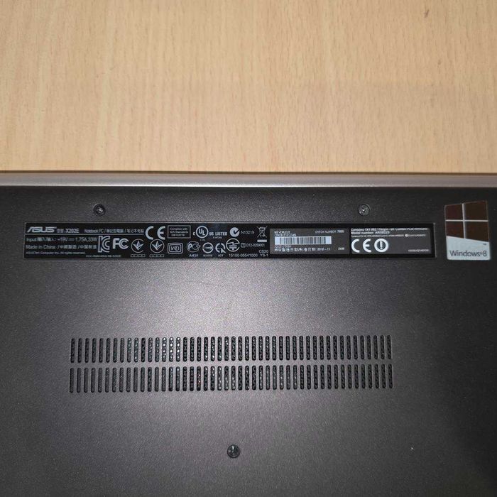 ASUS VivoBook X202E Intel-i3 / SSD / 4GB / DOTYK / Win10 + monitor GRATIS