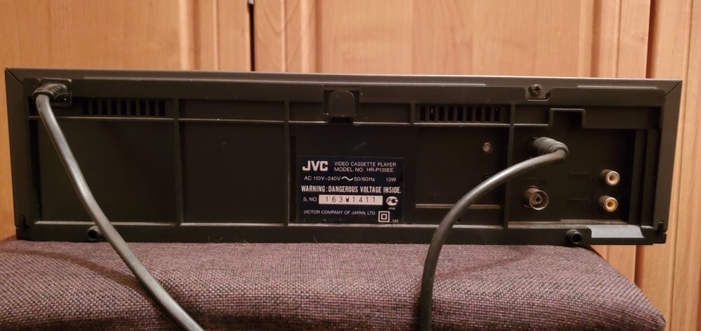 Відеомагнітофон JVC P135EE