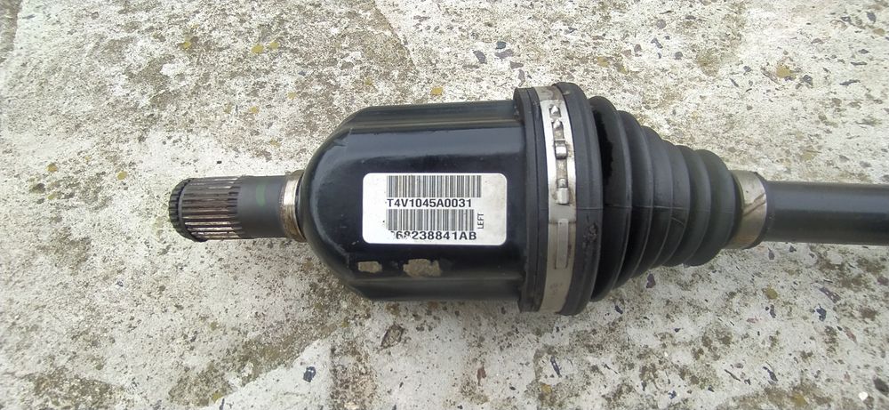 Піввісь передня ліва jeep cherokee.