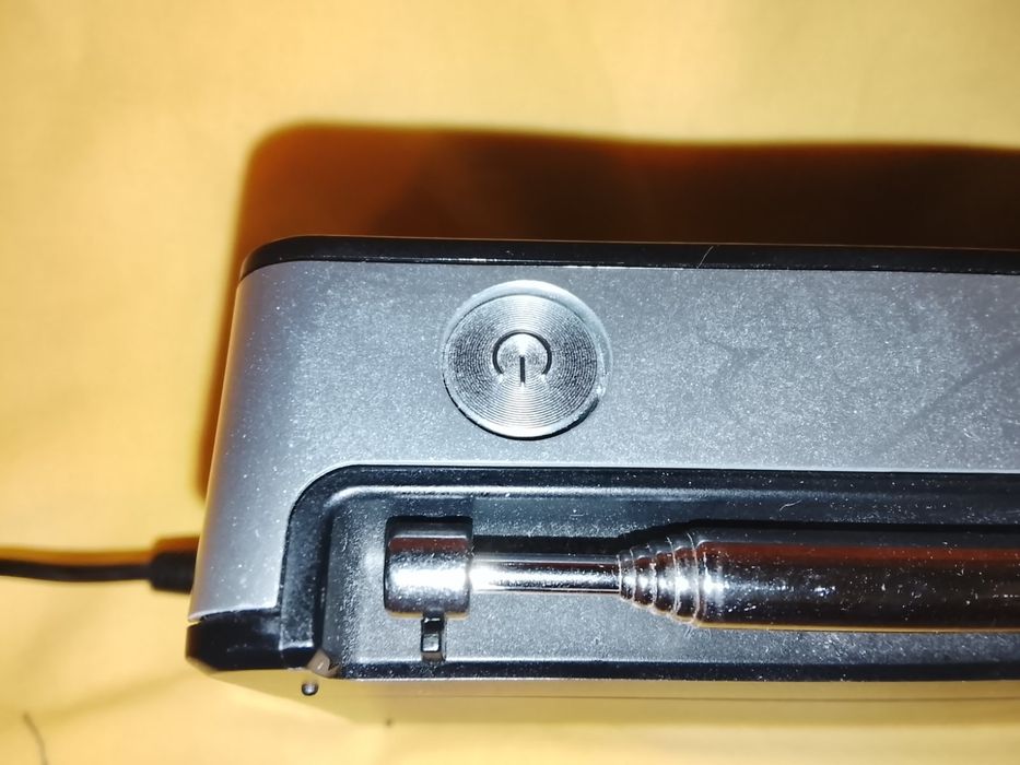 Радиоприемник цифровой. Отлично работает. Сеть- батарейки