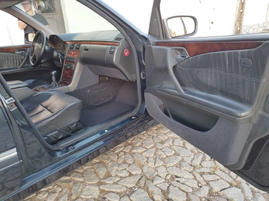 Mercedes-Benz E200 gasolina 1999 – 310.000 km