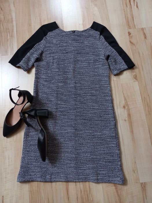 Sukienka z cienkiego bucle