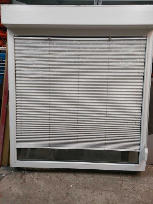 Okno z roletą 150/167 cm