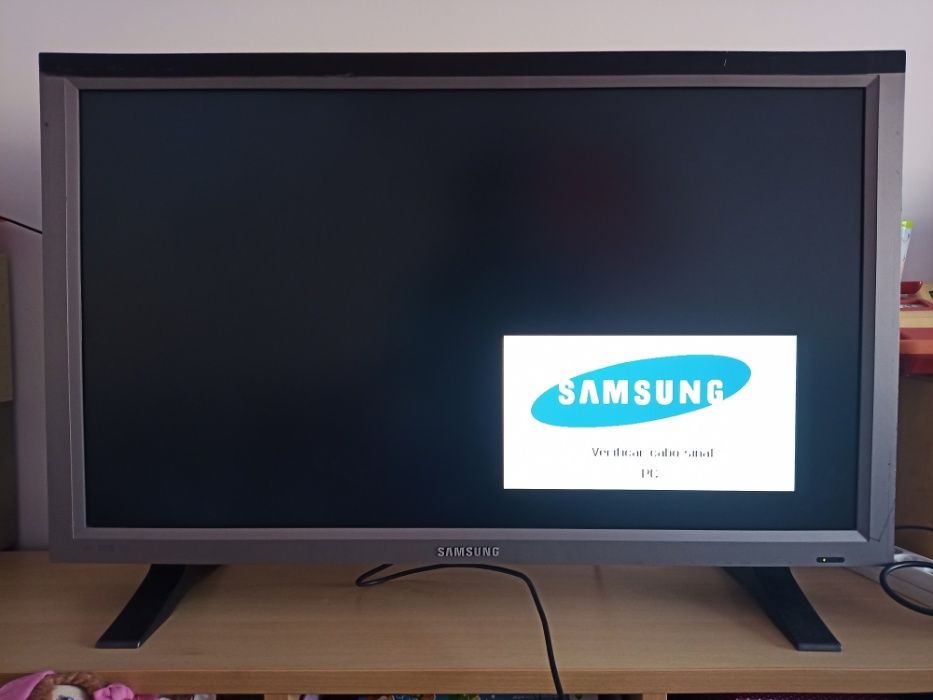 Samsung SyncMaster 400PX 40" LCD flat panel display _ Professional64550769211010123