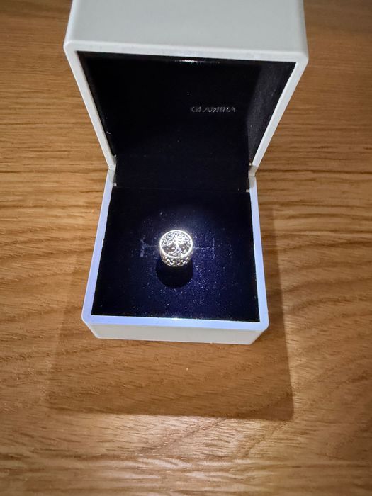 Złoty charms/zawieszka Pandora