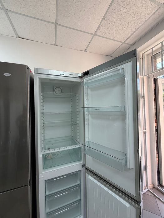 Холодильник Miele df4T з Німеччини 200см майже новий