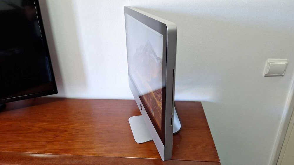 Apple iMac A1311 21.5"- Intel E7600 3.06GHz- 8GB Ram- HDD 1TB