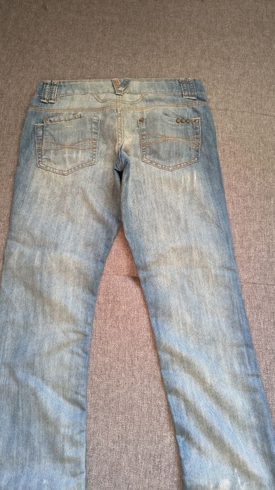 Jasne jeansy z przetarciami- Falmer