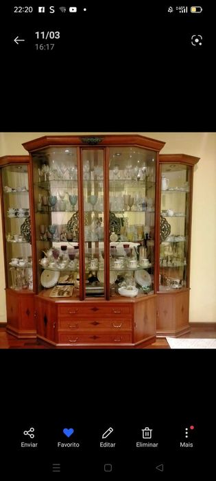 Cristaleira em cerejeira, com vidro cristal