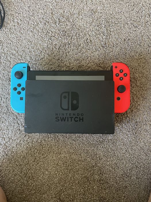 Nintendo Switch + Pro Controller + Joy-Con Chargers64297754085377121