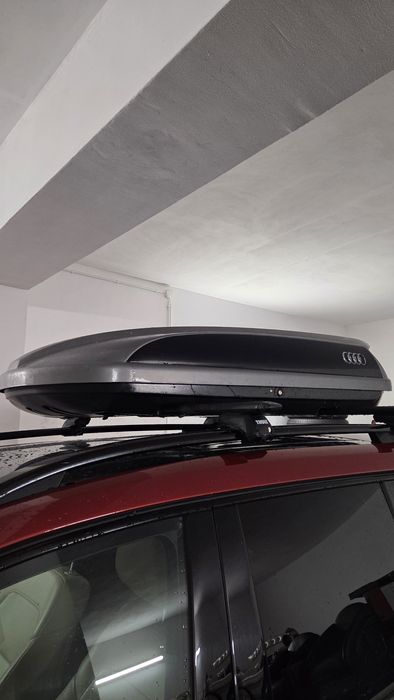 Bagażnik dachowy z relingami thule