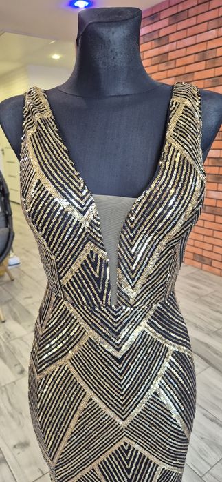 Długa cekinowa sukienka wieczorowa złota