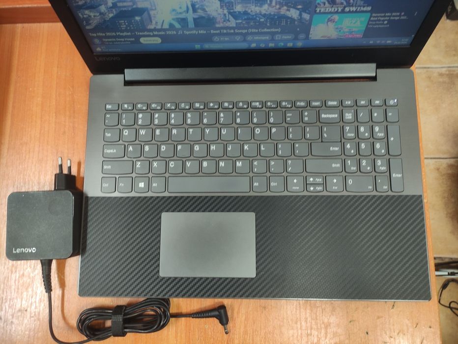 Laptop Lenovo 330-15IKB i5 8250U Radeon 530