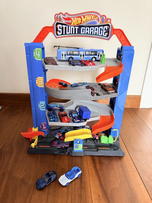 Ігровий набір Hot Wheels Гараж