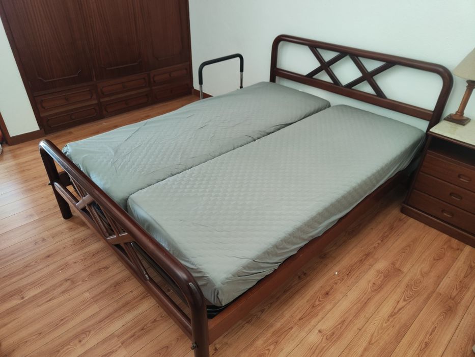 Cama articulada de casal com estrados individuais