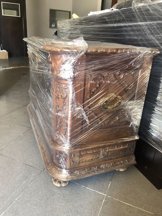 Arca/baú em madeira trabalhada