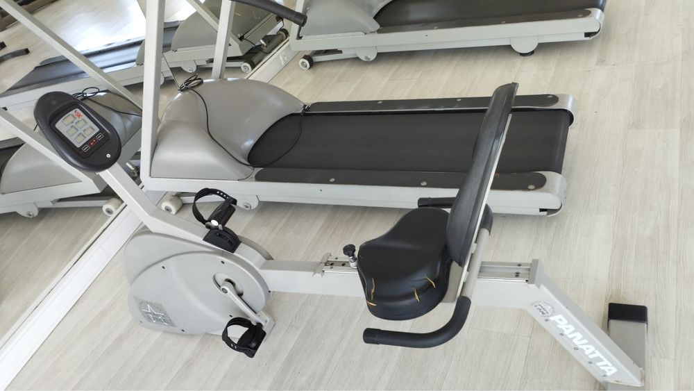 Varias maquinas ginasio