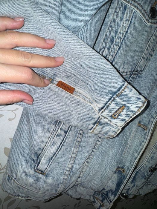 Продам джинсову теплу куртку Bershka