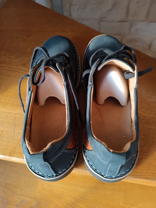 Sprzedam nowe buty skórzane buty firmy Papilion.