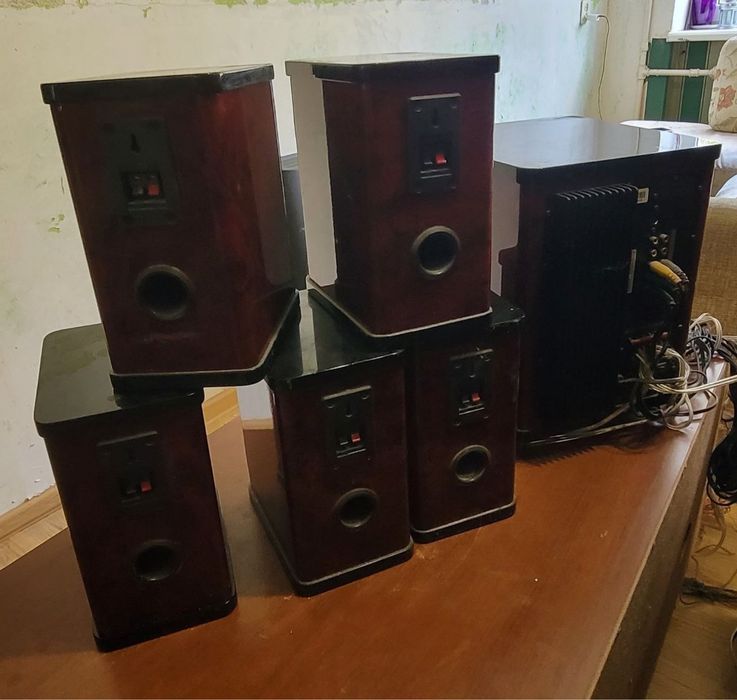Продається комплект колонок Microlab в робочиму стані. Самовивіз!