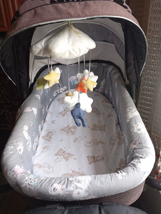 Дитяча коляска під ретро