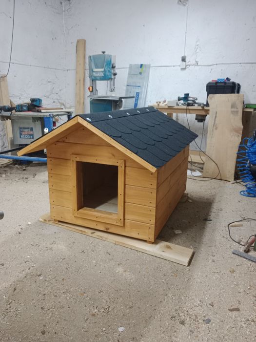 Buda dla psa drewniana