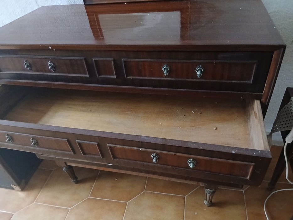 Vendo cómoda, espelho  mesa cabeceira