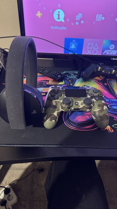 Ps4 Pro 1 Tera de HD(armazenamento) 2 comandos