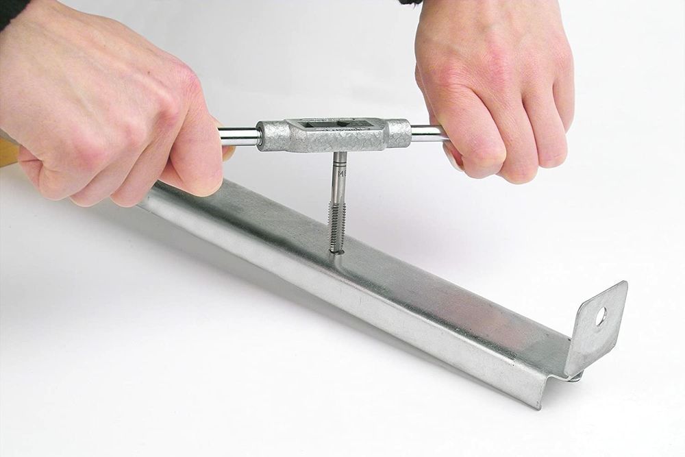 Набор инструментов метчиков и плашек Mannesmann 32 Ед. Германия