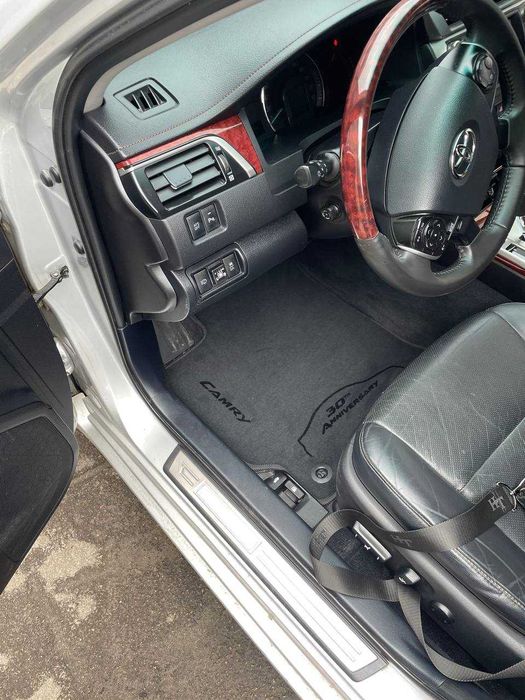 Автокилими для Toyota Camry. Коврики в салон для Тойота Камри