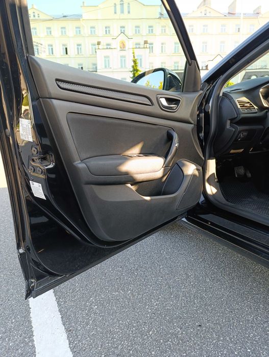 Легковий автомобіль