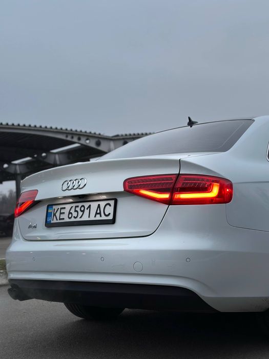 Ауди А 4. Автомат, 2.0 т. 2013 год.