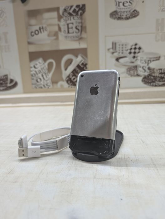 iPhone 2g 8gb + кабель