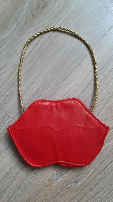 Mała torebeczka usta