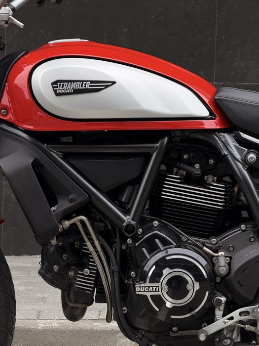 DUCATI SCRAMBLER 800 - Como Nova!