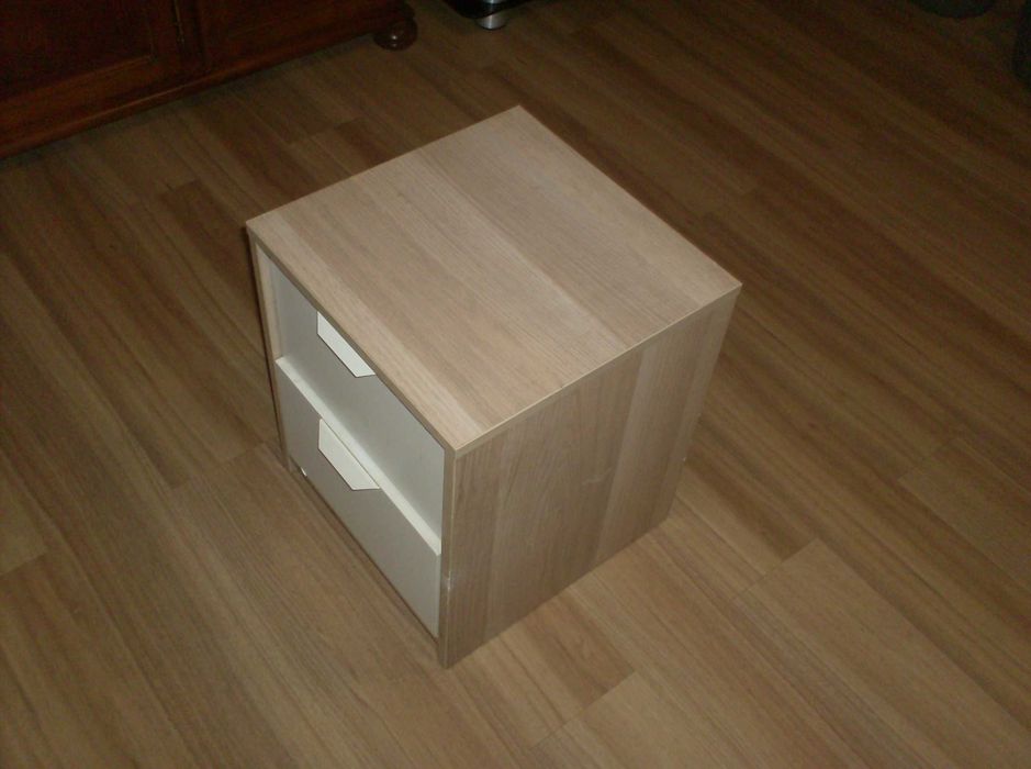 1 Mesa de cabeceira