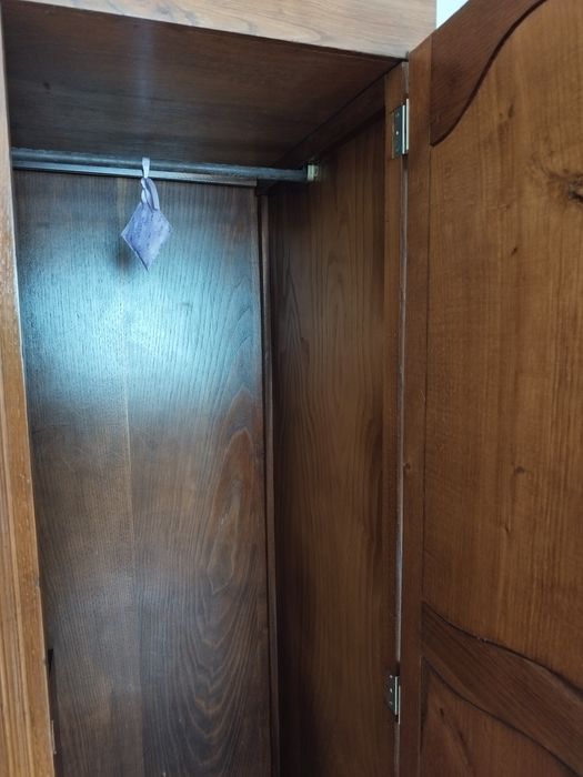 Roupeiro madeira maciça